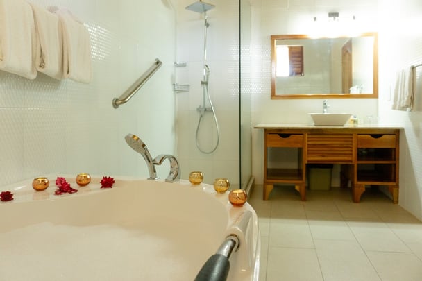 Charela Inn Junior Suite Bathroom